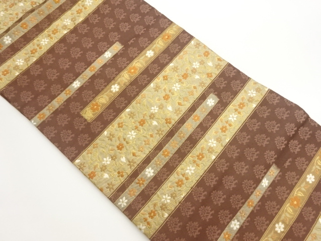 横段に花唐草模様織出し名古屋帯